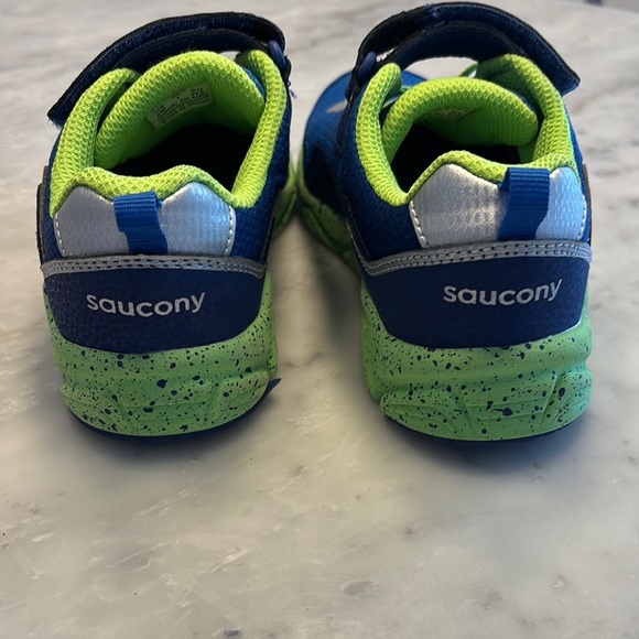 Saucony Blue and Green Sneakers with Vibrant Design - Picture 2 of 5